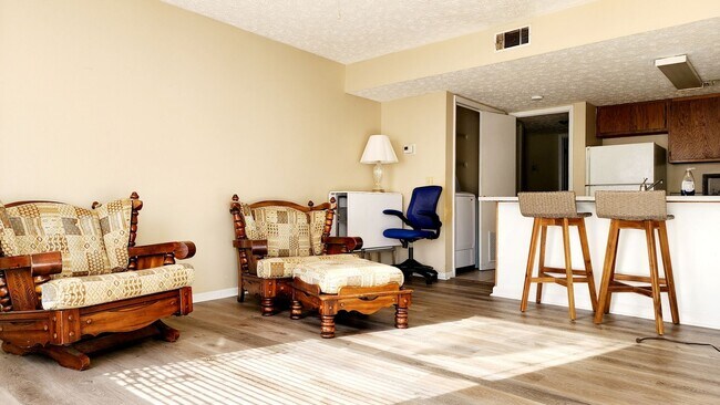 Nice 1 Bed / 1 Bath just 5 minutes away fr... - Nice 1 Bed / 1 Bath just 5 minutes away fr... Condo