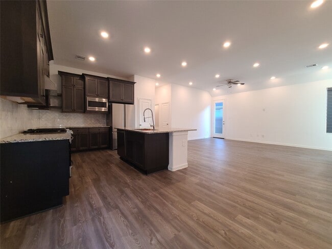 Building Photo - 2122 Rosewood Pnes Ln Rental