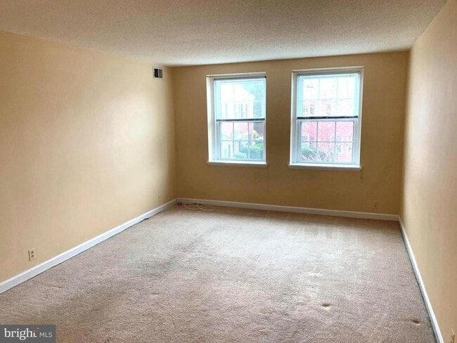 Photo - 3007 S Buchanan St Unit B2