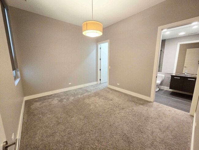 Photo - 1100 W Adams St