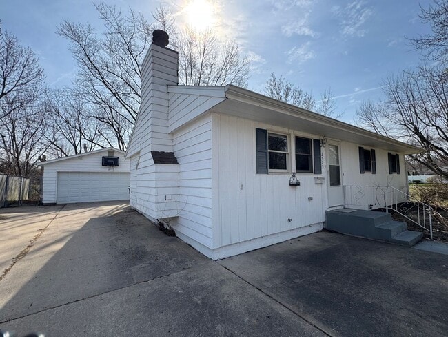 Building Photo - 3 bedroom 2 bath home in Bettendorf