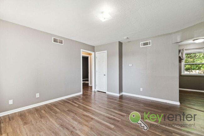 Photo - Charming 2bd/1ba close to local shopping and restaurants!