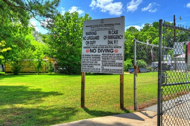 Building Photo - 9812 Arbor Oak