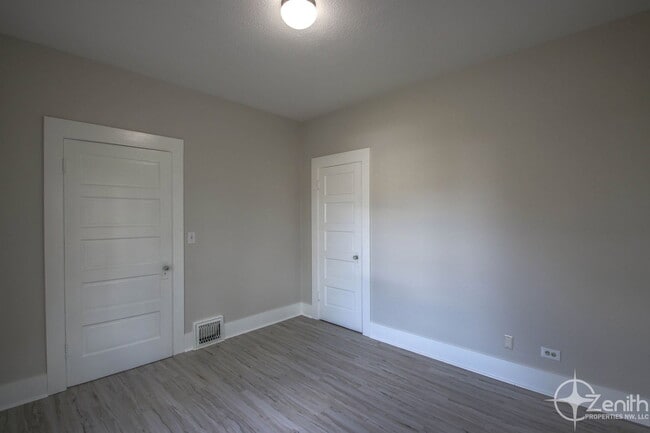 Photo - 315 W 27th St