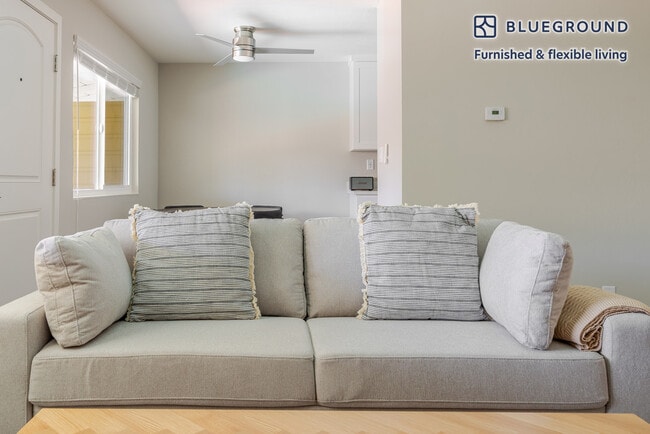 Photo - 910 Rockefeller Dr Unidad FL2-ID1859