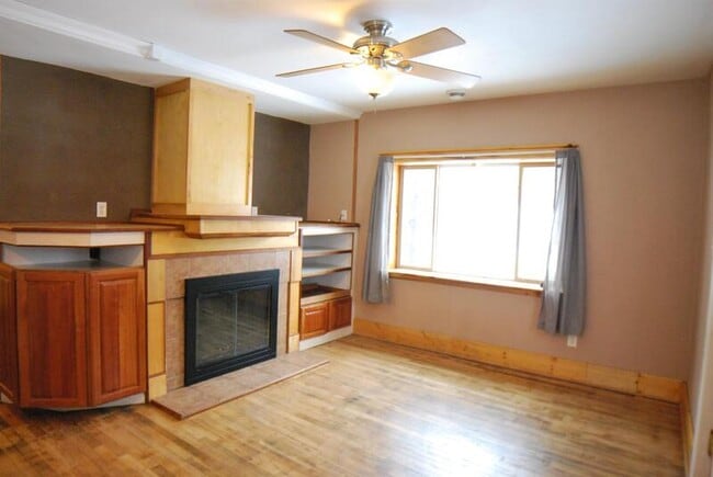 Photo - 655 36th St NE