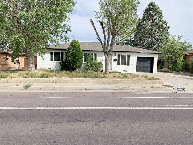 Building Photo - UPTOWN UPDATED 3/BD 2/BA 1/CG