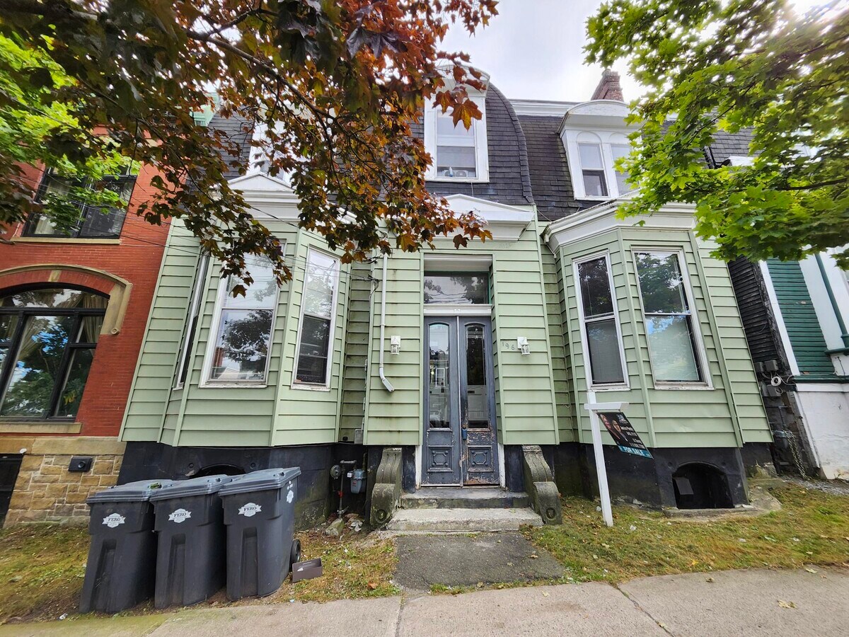 Photo - 196 King St E Unit 1