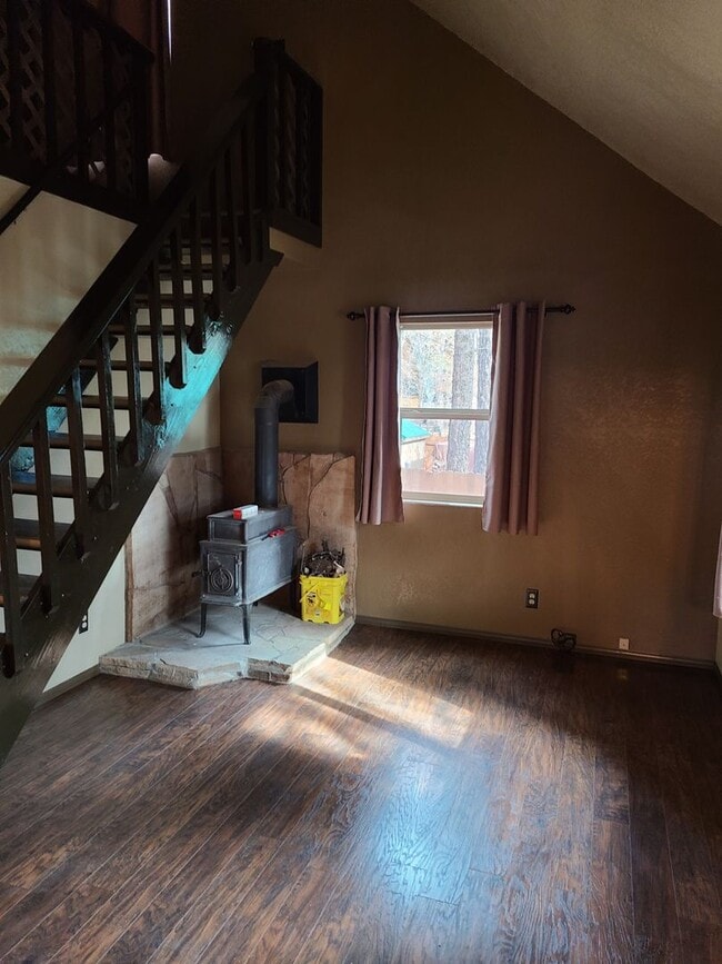 Photo - AVAILABLE NOW! Updated Turn key Cabin In M...