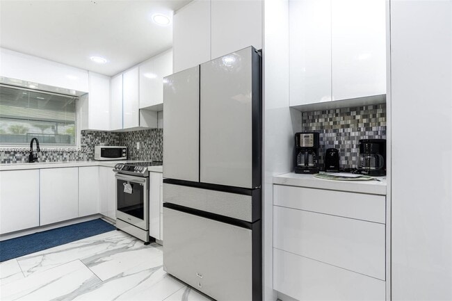 Photo - 18525 NW 39th Ave