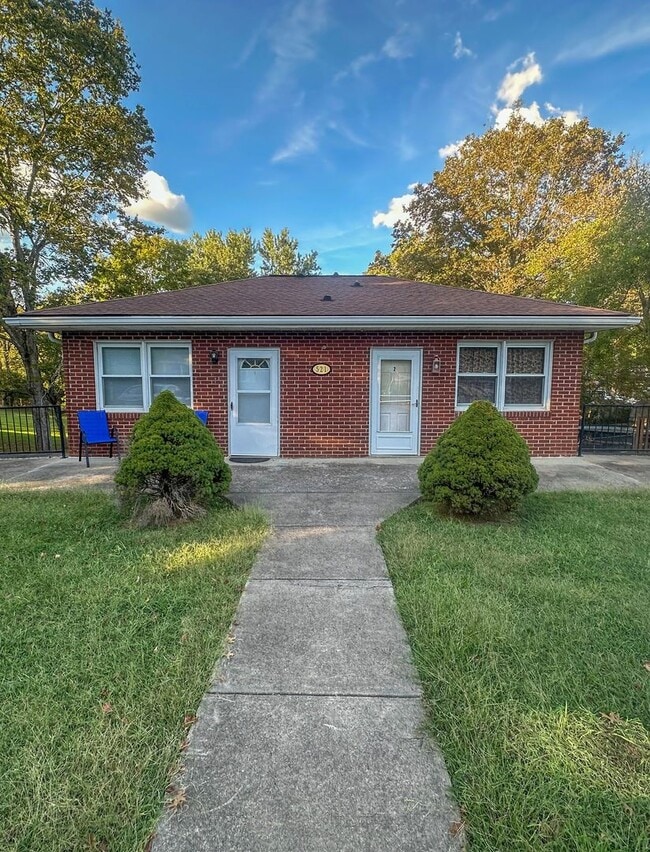 Building Photo - 521 Hawkins Rd Unit 3
