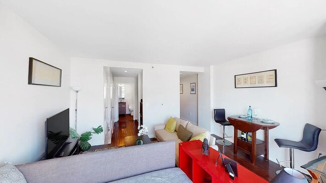 Photo - 1215 Broadway
