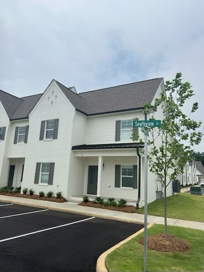 3BR/3.5BA Unit in South Grove - 3BR/3.5BA Townhome Unit in South Grove