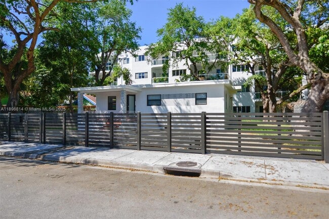 Photo - 655 NE 62nd St
