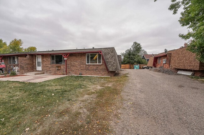 Photo - Larch1642 (KC-AM)