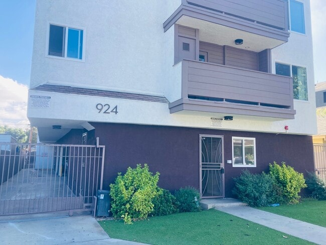 Photo - 924 Gaviota Ave Unit 303