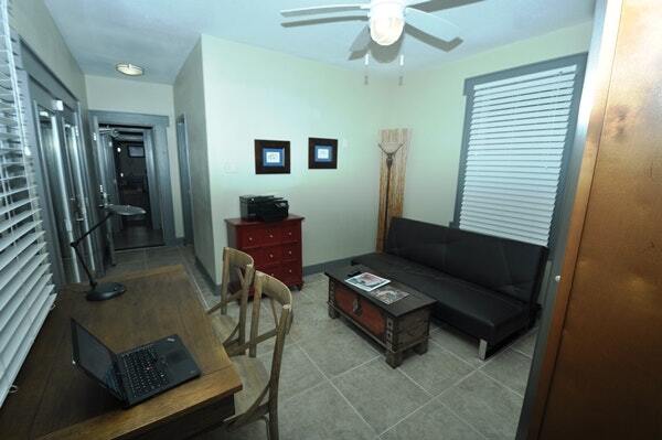 925 Dolhonde St Unidad Camellia Patio