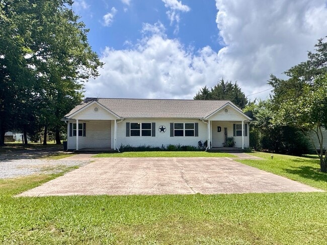 Building Photo - 642 Scoggins Rd Unit B Rental