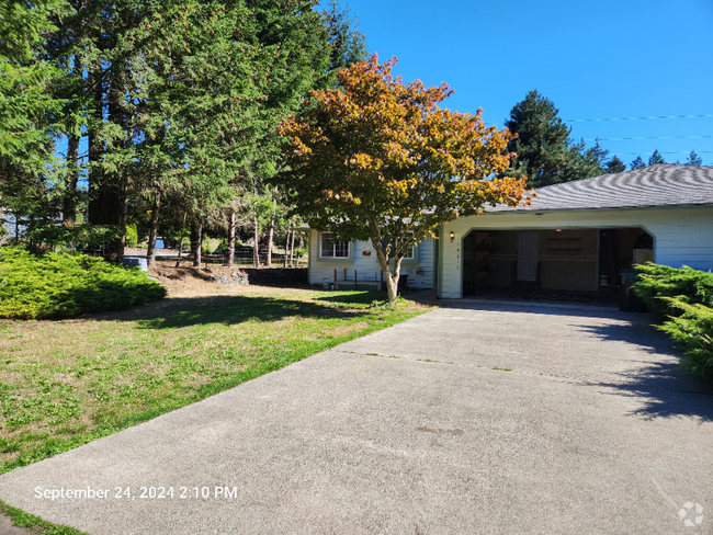 Building Photo - 15017 Firlane Dr E Unit left Rental