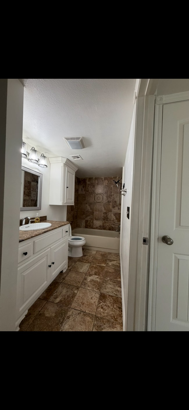 Photo - 11525 N Meridian Ave Unit Forest Point 216