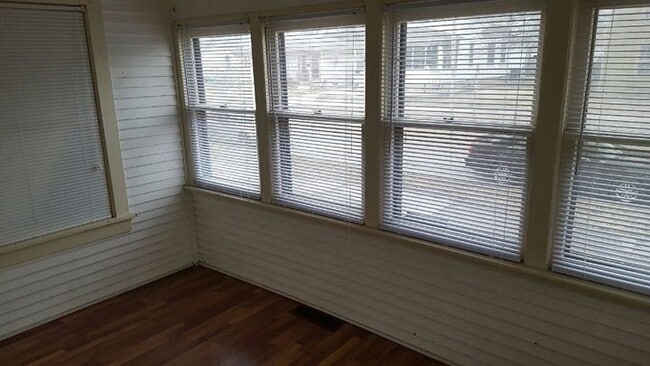 Photo - 729 Dawson St