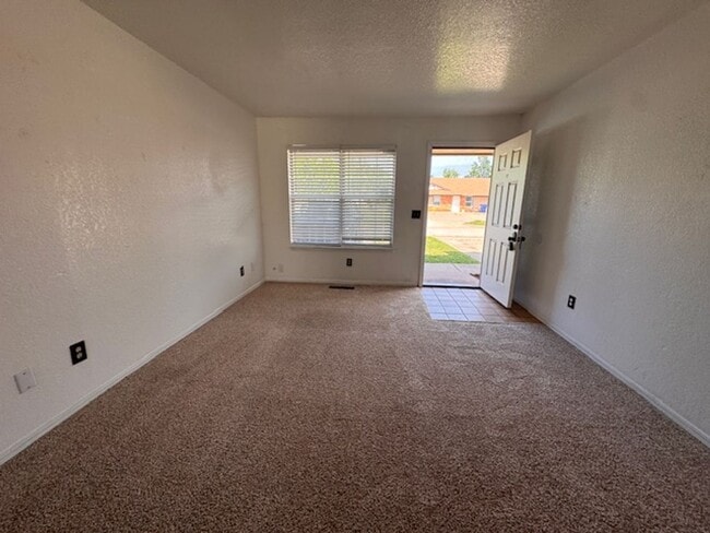 Photo - 2 bed one bath spacious duplex in Mustang!