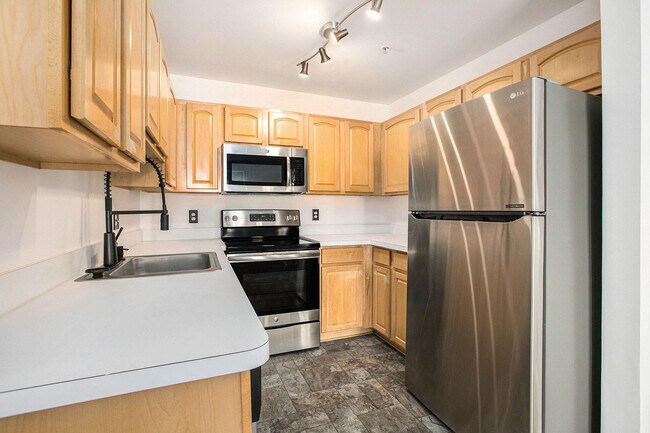 Photo - 1947 Lindsay Ln