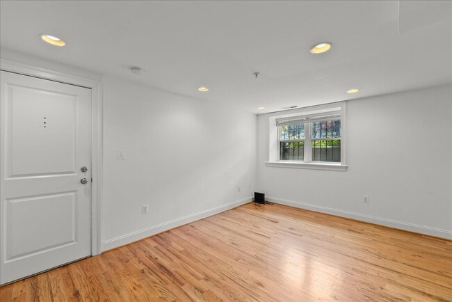 Photo - 739 Newton Pl NW Unidad 739 Newton Place NW