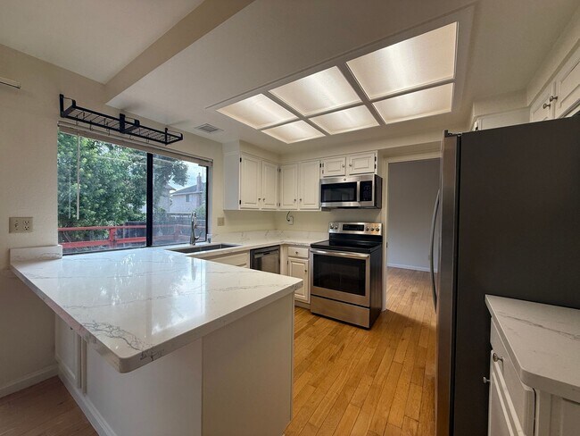 6574 Leyland Park Dr