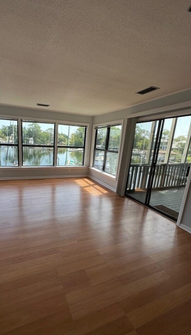 Photo - 300 Yacht Club Dr Unit 8