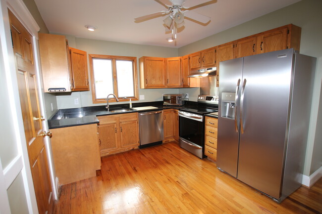 kitchen - 5 Manning St Apartments Unit 2