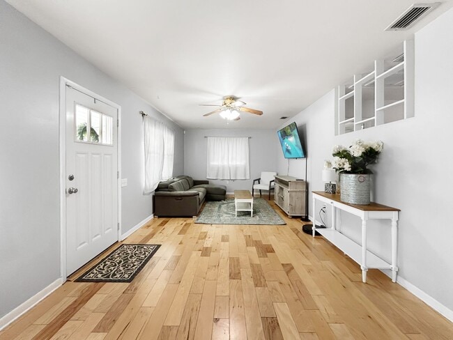 Photo - 10904 Temple Ave