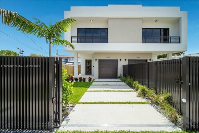 Photo - 2710 SW 34th Ave Casa Adosada