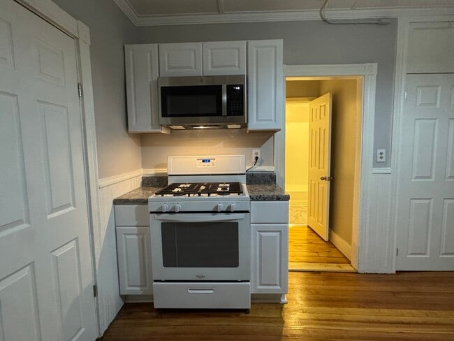 Building Photo - 58 Division St Unit 1