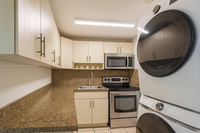 Photo - 3925 SW 88th Pl Casa Adosada