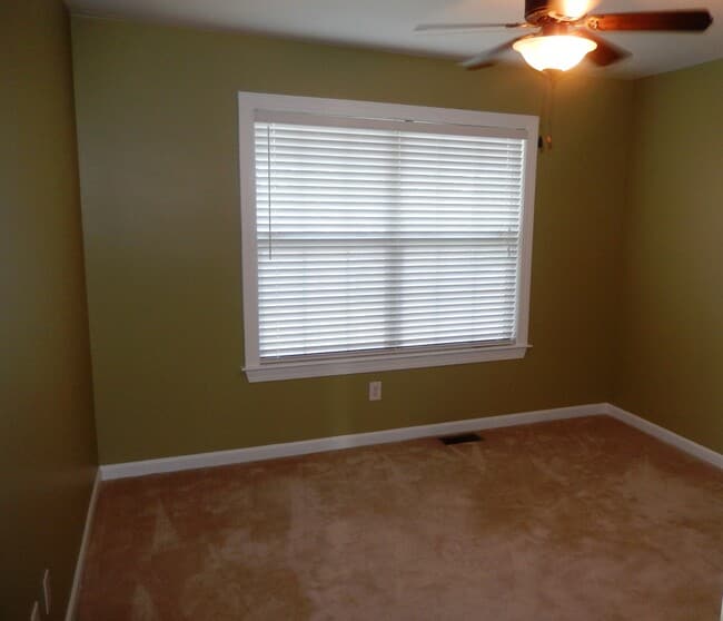 Photo - 28 Roseangel Ct