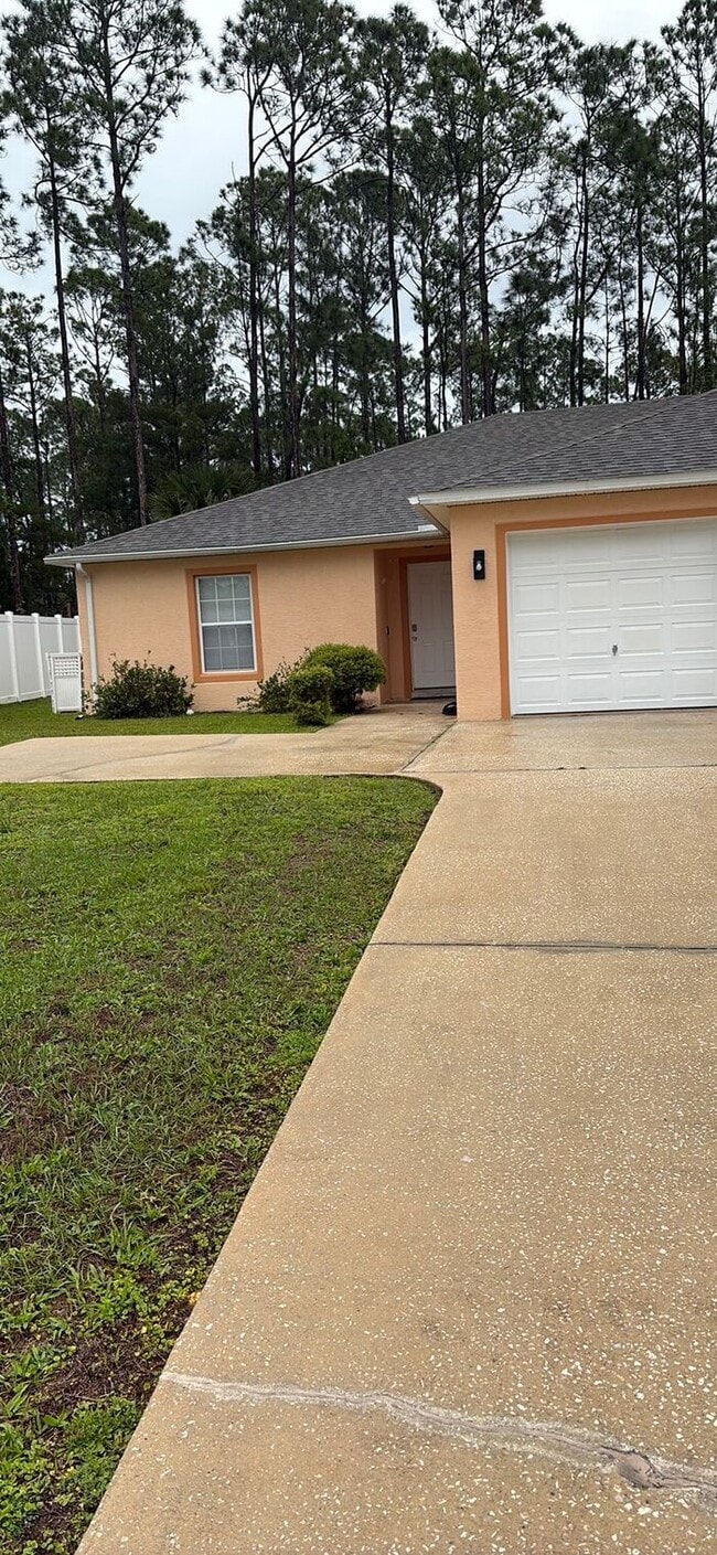 Building Photo - 3/2 duplex