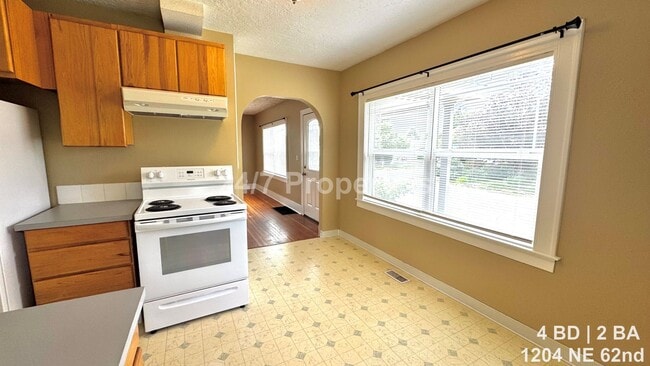 Photo - Charming 4 BD | 2 BA Bungalow with A/C - North Tabor