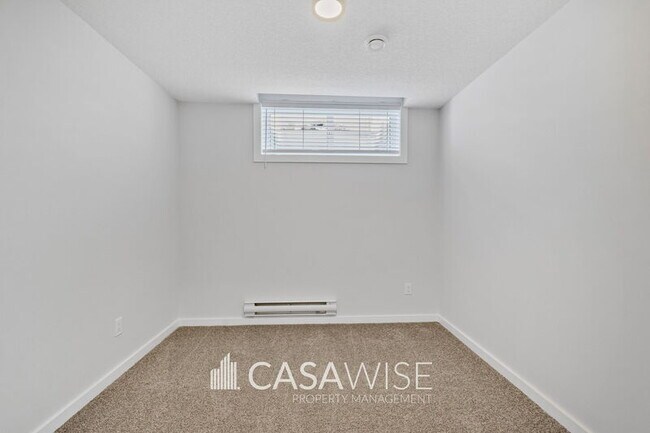 Photo - 21039-21025 25 Ave NW