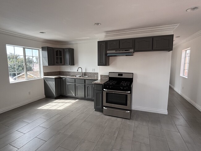 Photo - 2429 E 110th St Unidad B