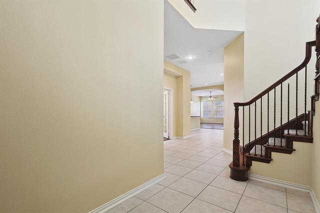 Photo - 304 Sir Brine Dr