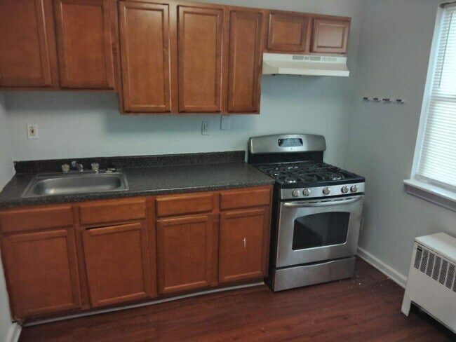 Building Photo - 4000 Elkader Rd Rental