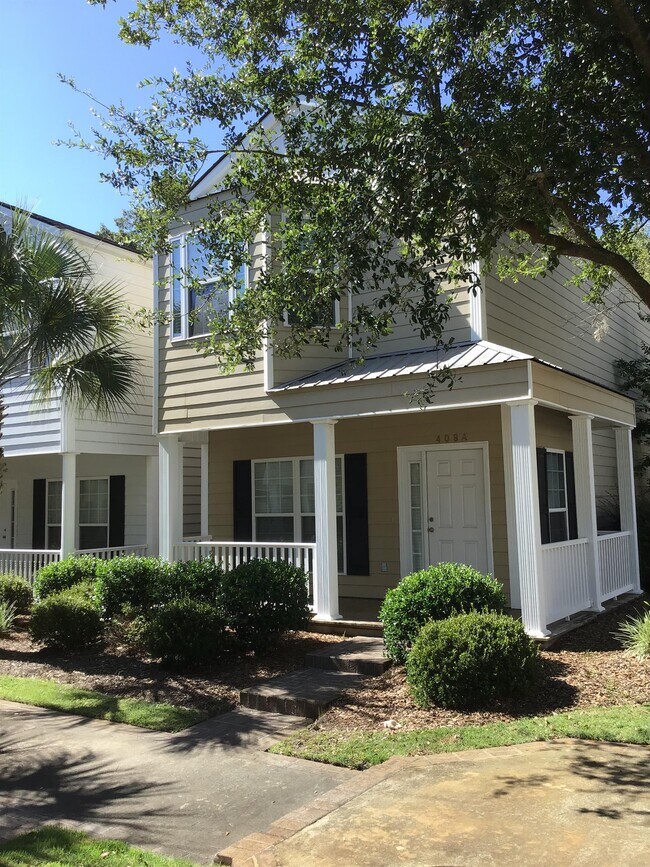 Photo - 408 Bradwell St