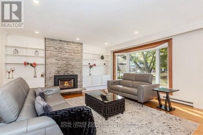 Photo - 153 Ulster Dr