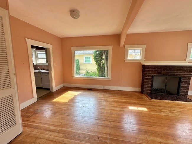 Photo - 2 bdrm/1 bath Lettered Streets cottage for...