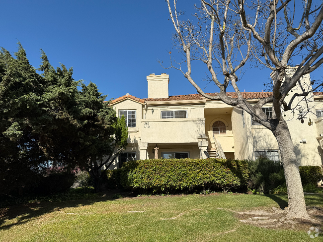 Building Photo - 750 Breeze Hill Rd Unit 62 Rental