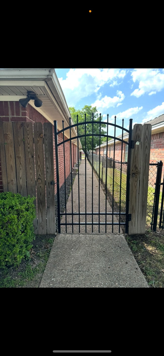 Photo - 1305 Bagby Ave