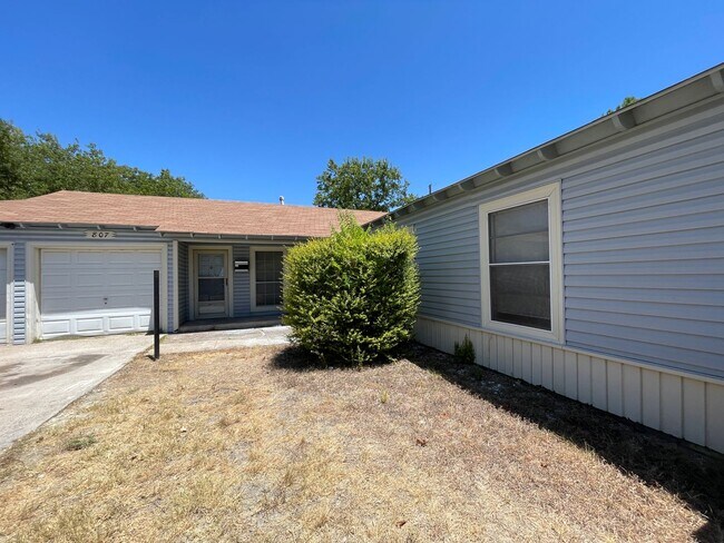 Photo - 807 W Dean Ave