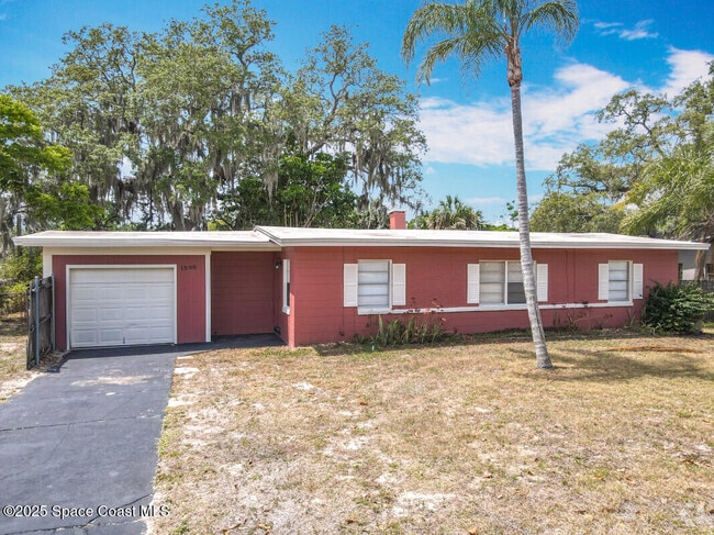 Building Photo - 1590 Hilldale Rd Rental