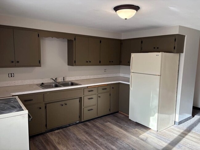 Building Photo - 323 2nd Ave Unit 325B 2nd Ave